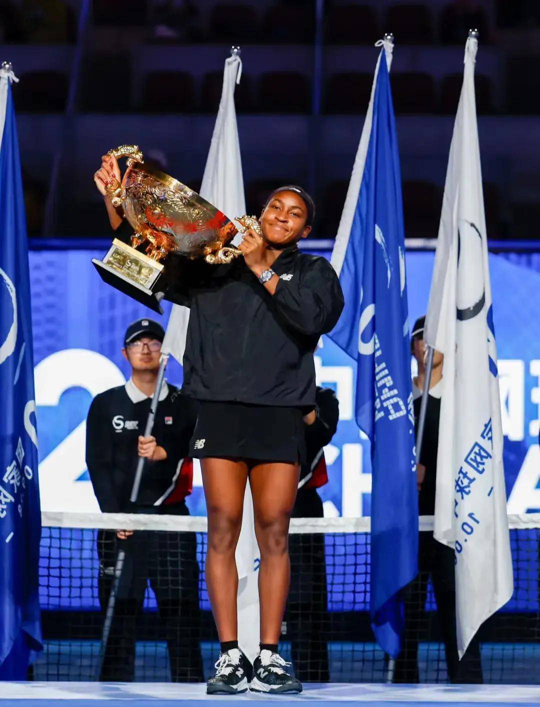 攻击线上拥 攻击线上拥